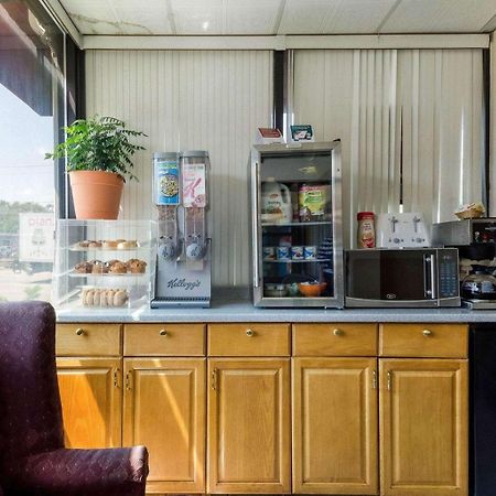 Econolodge Framingham-Boston Екстериор снимка