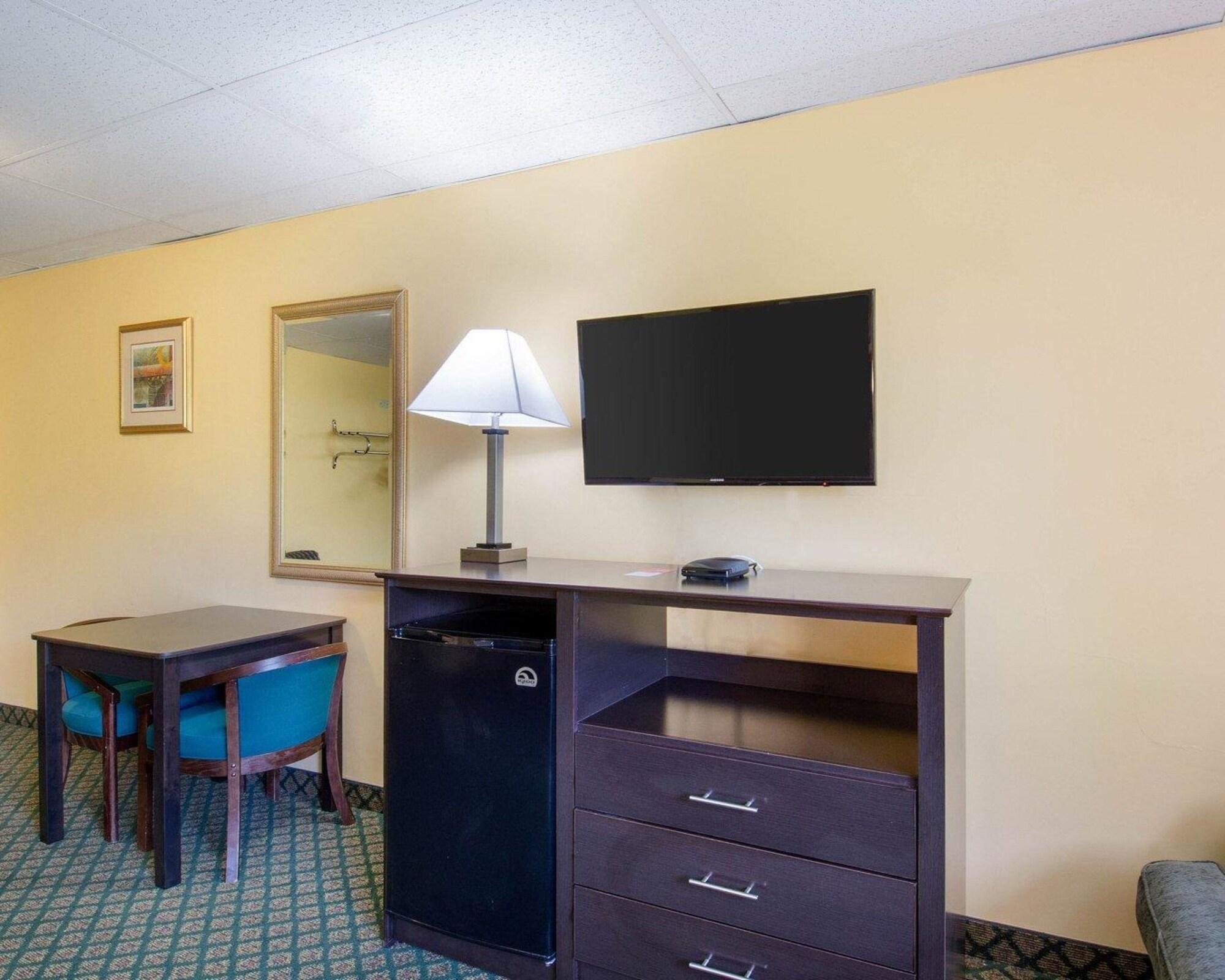 Econolodge Framingham-Boston Екстериор снимка