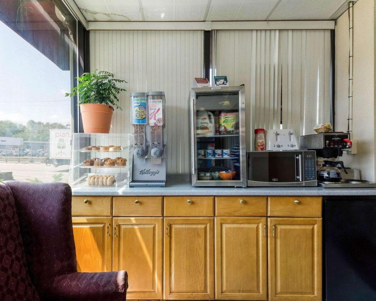 Econolodge Framingham-Boston Екстериор снимка